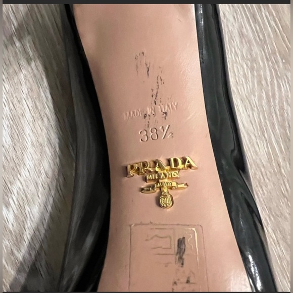 Prada peptoe Patent Leather Pumps are a size 8. - Picture 4 of 8